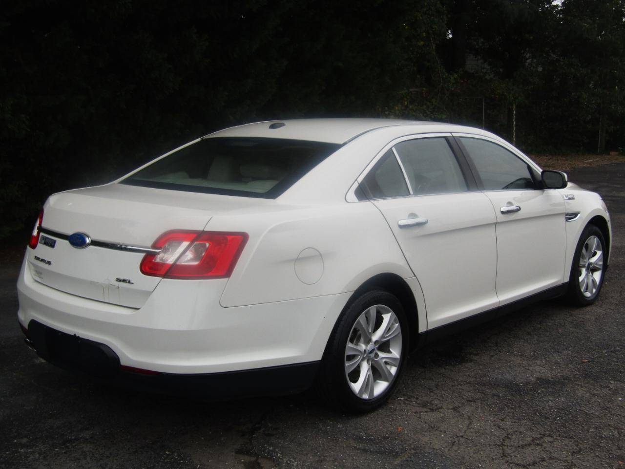 Ford Taurus SEL FWD 2011