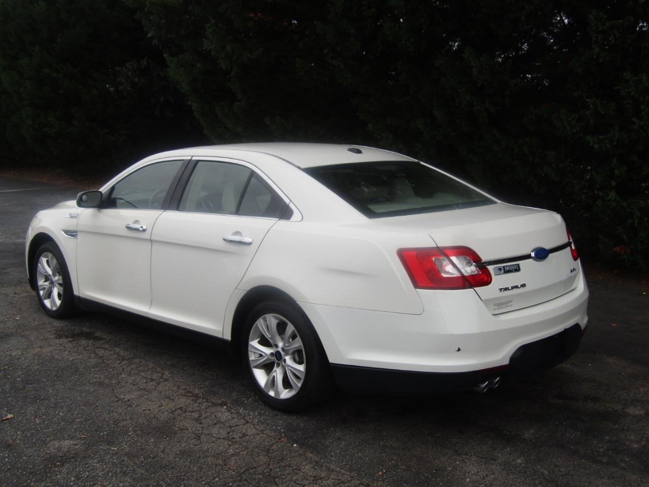 Ford Taurus SEL FWD 2011