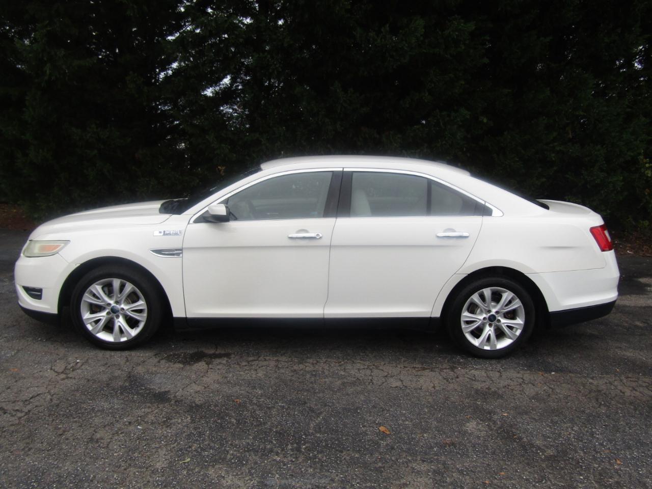 Ford Taurus SEL FWD 2011