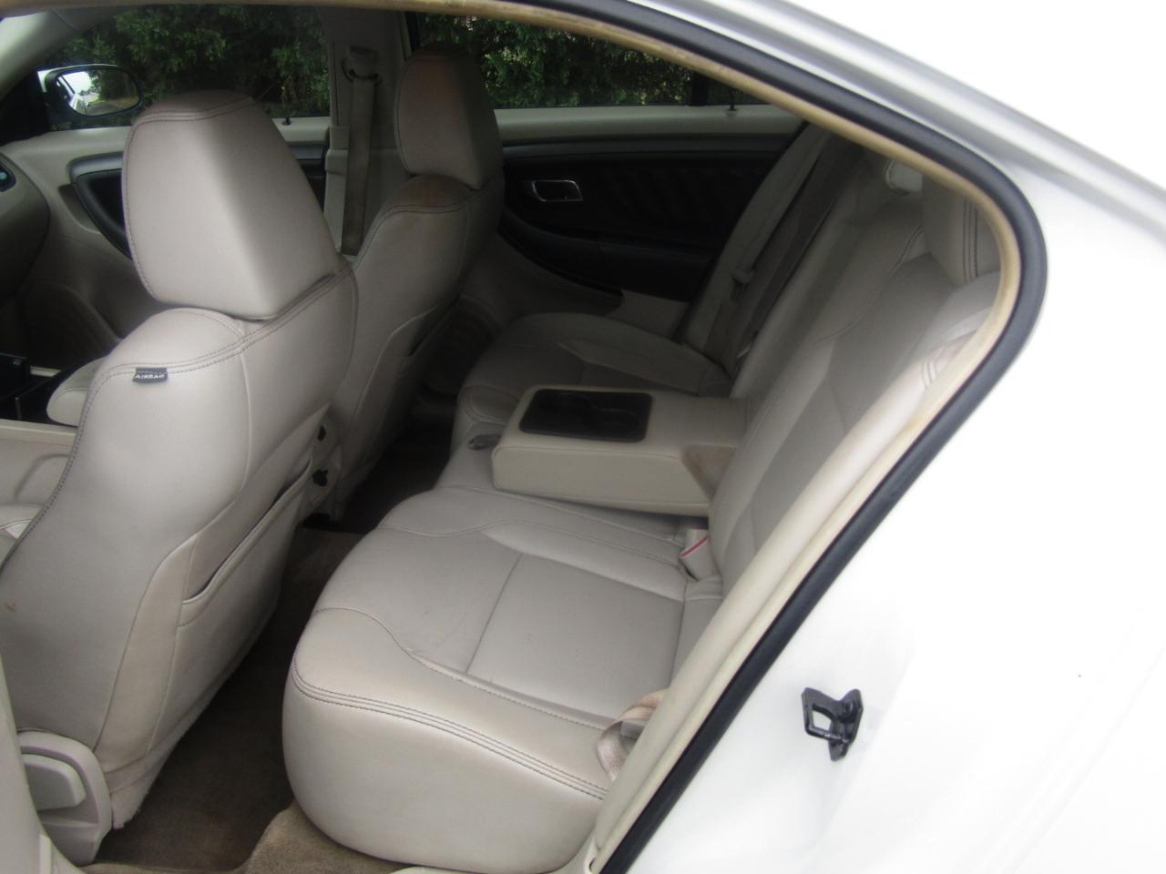 Ford Taurus SEL FWD 2011