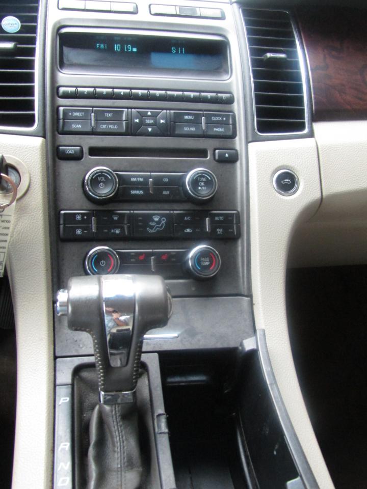 Ford Taurus SEL FWD 2011