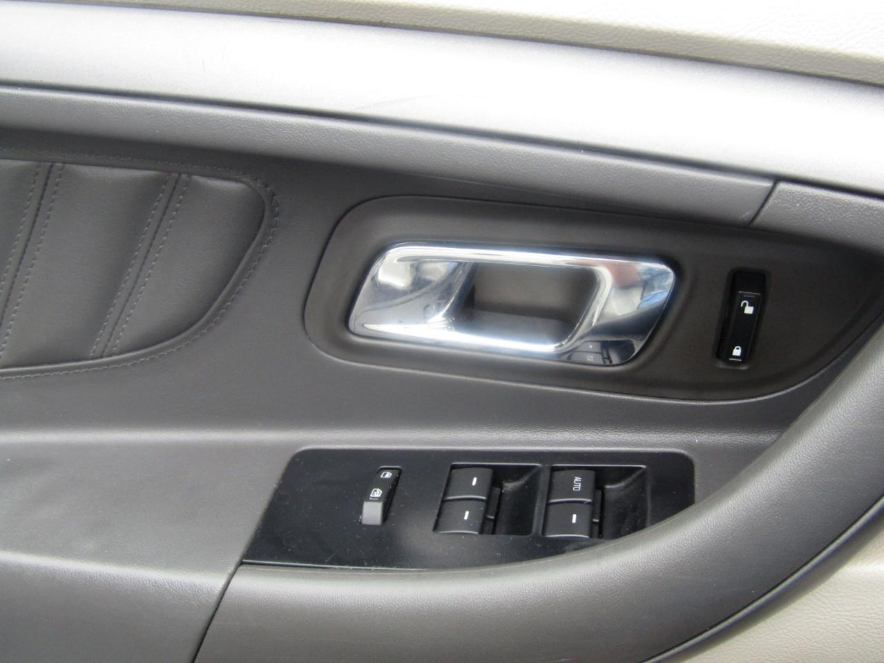 Ford Taurus SEL FWD 2011