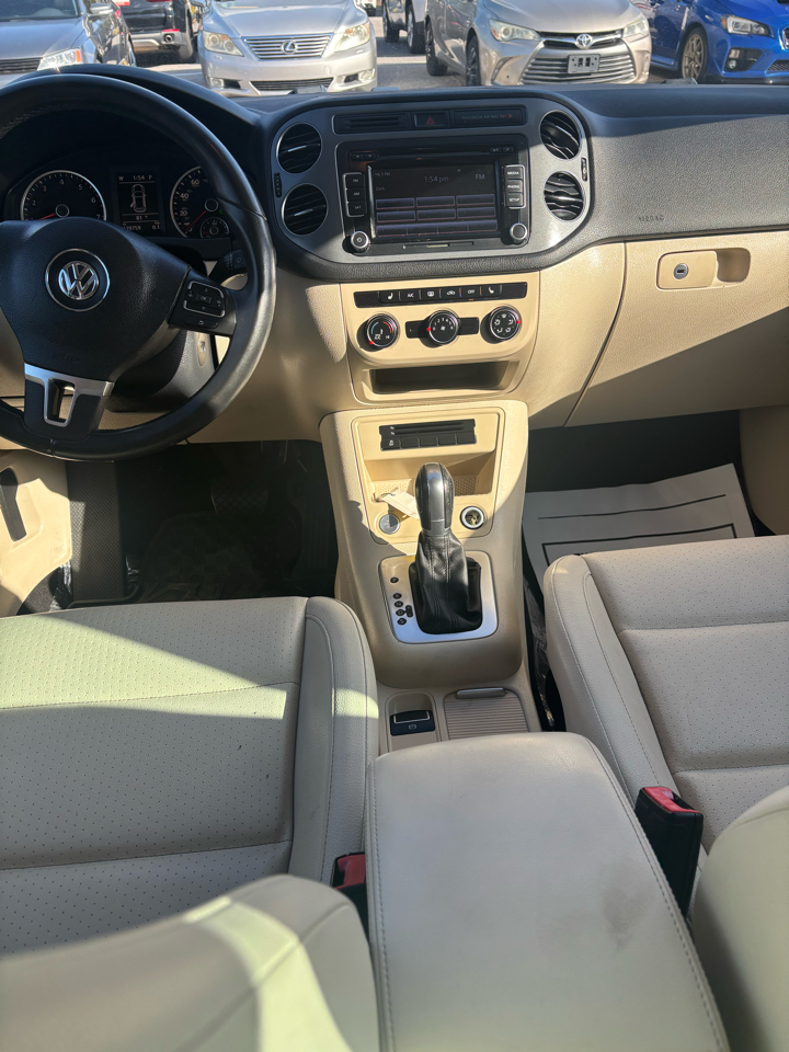 Volkswagen Tiguan S 2015