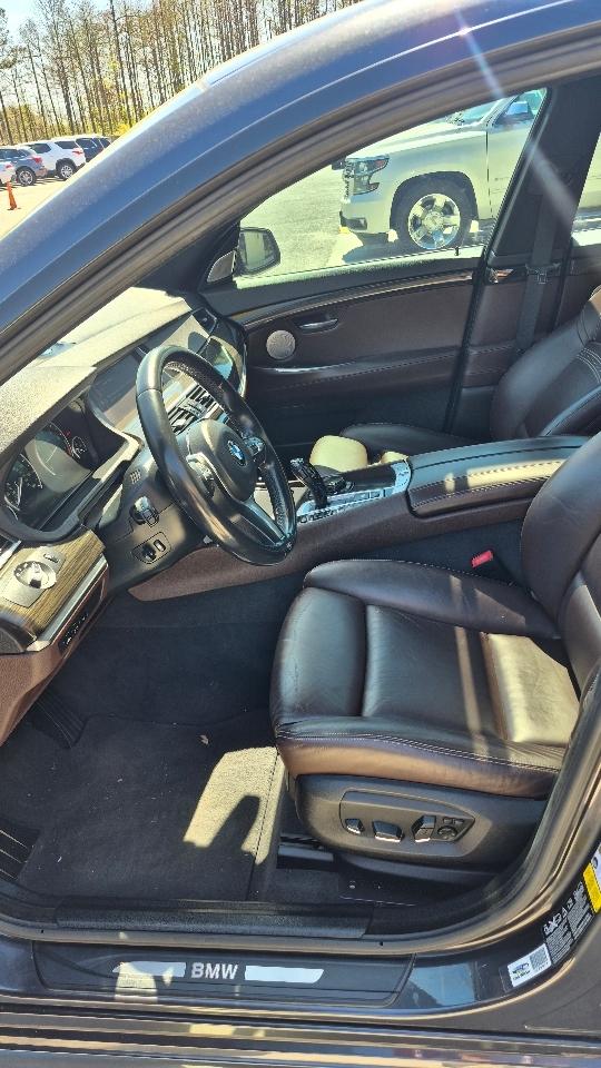 BMW 5-Series Gran Turismo 550i xDrive 2014