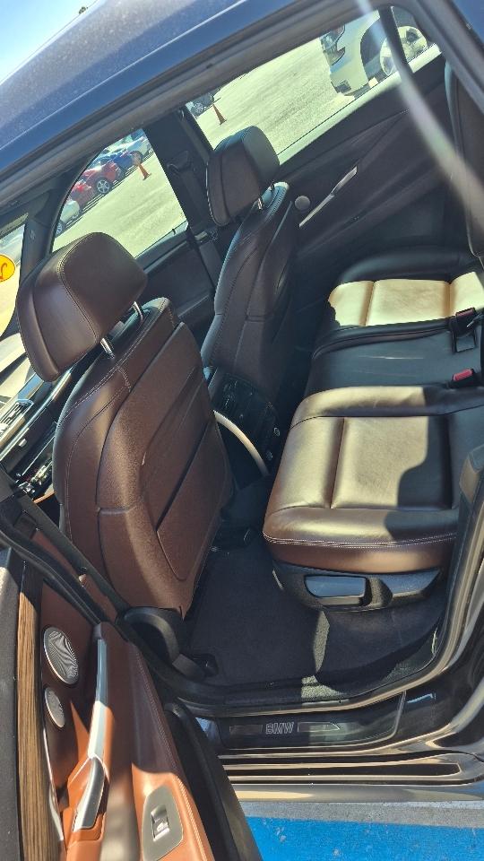 BMW 5-Series Gran Turismo 550i xDrive 2014