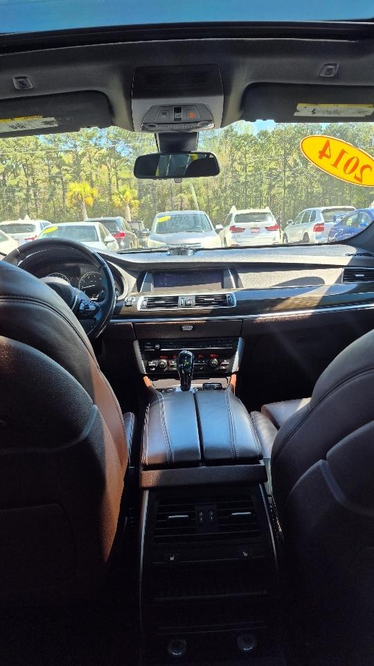 BMW 5-Series Gran Turismo 550i xDrive 2014