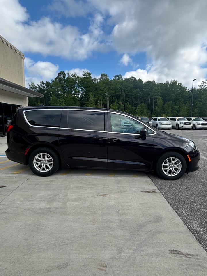 Chrysler Pacifica LX 2017