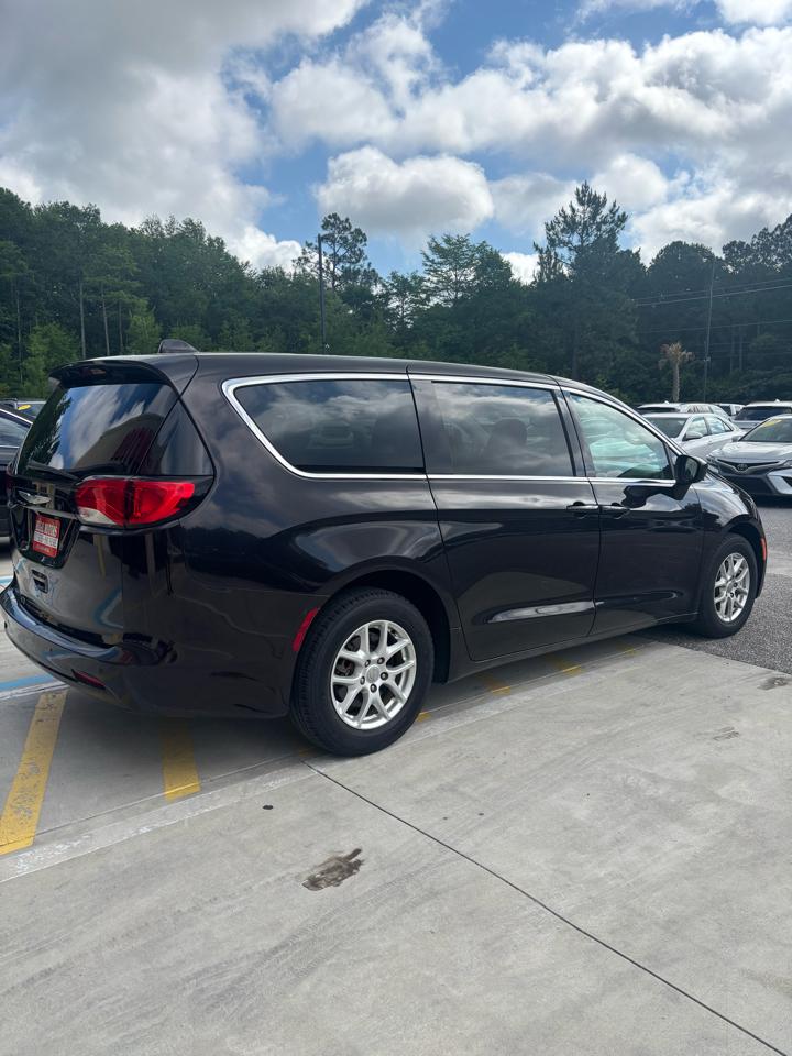 Chrysler Pacifica LX 2017