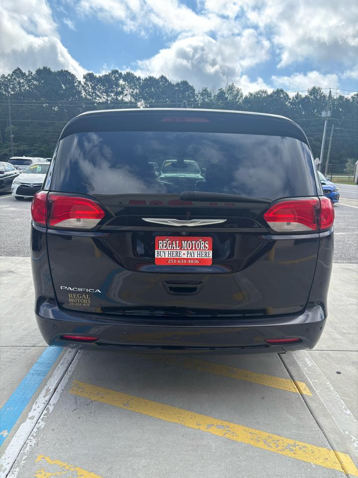 Chrysler Pacifica LX 2017