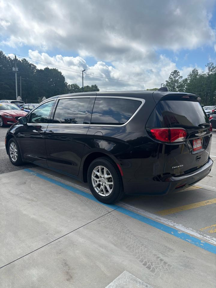 Chrysler Pacifica LX 2017