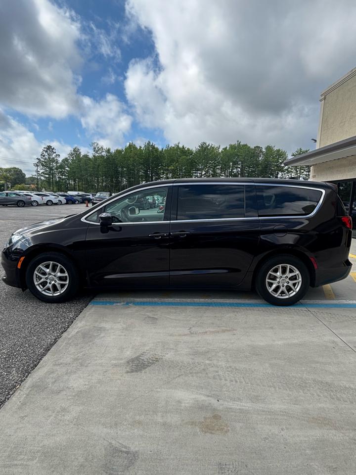 Chrysler Pacifica LX 2017