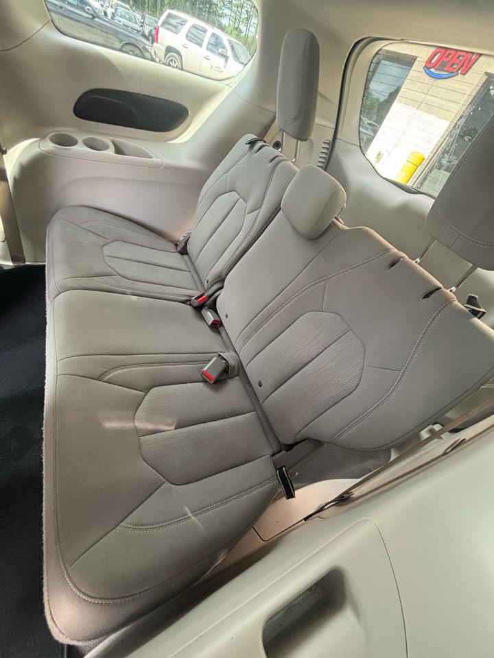 Chrysler Pacifica LX 2017