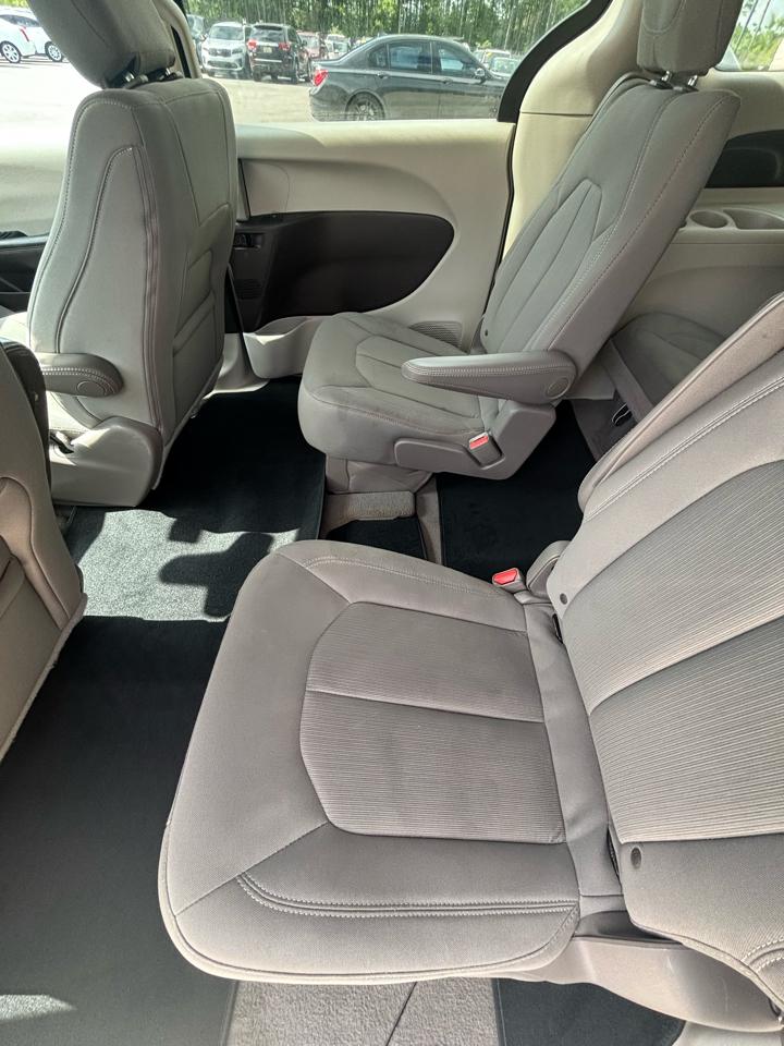 Chrysler Pacifica LX 2017