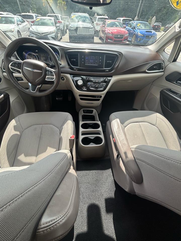 Chrysler Pacifica LX 2017