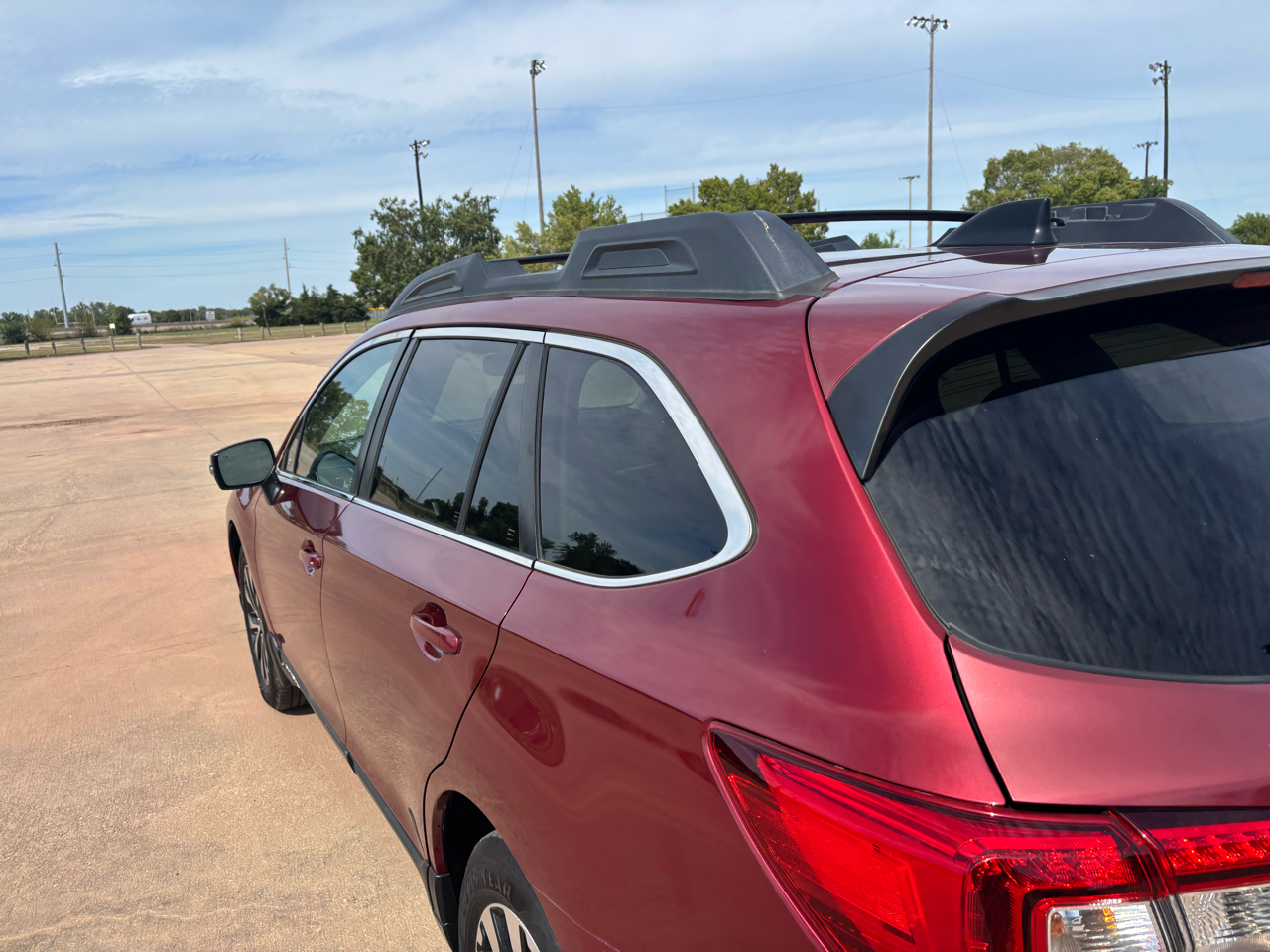 2016 Subaru Outback 2.5i Limited photo 3