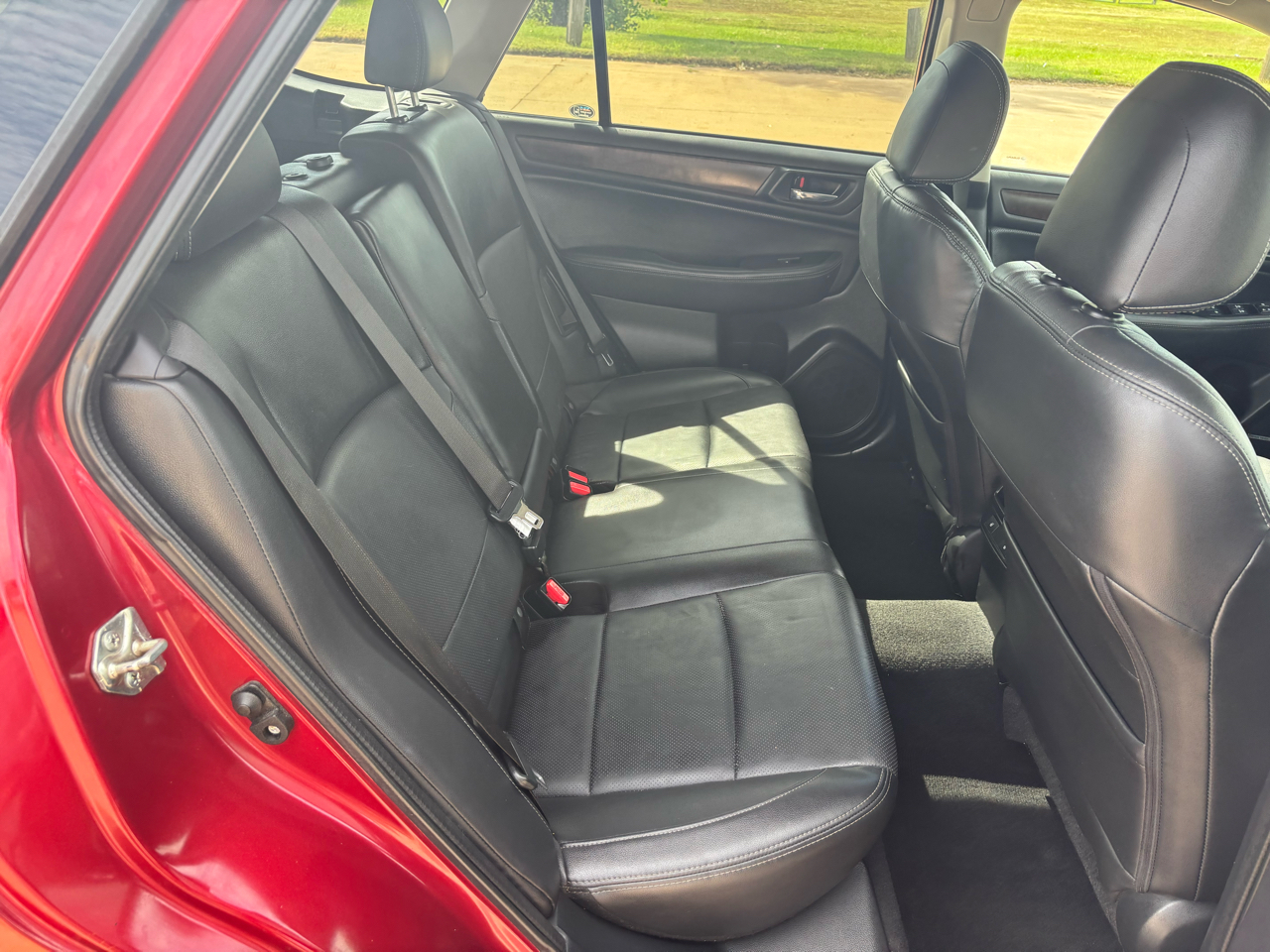 2016 Subaru Outback 2.5i Limited photo 8