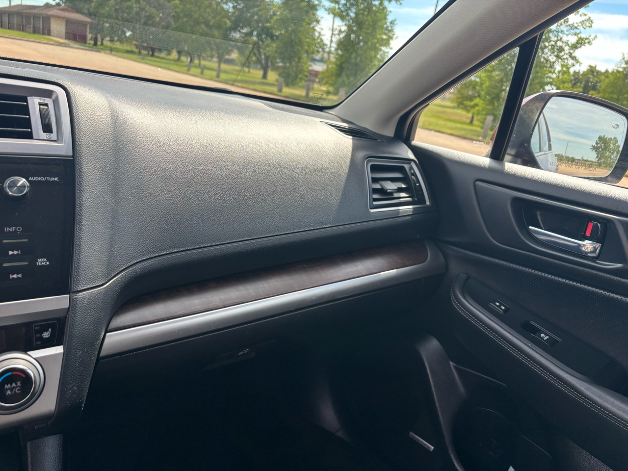 2016 Subaru Outback 2.5i Limited photo 16