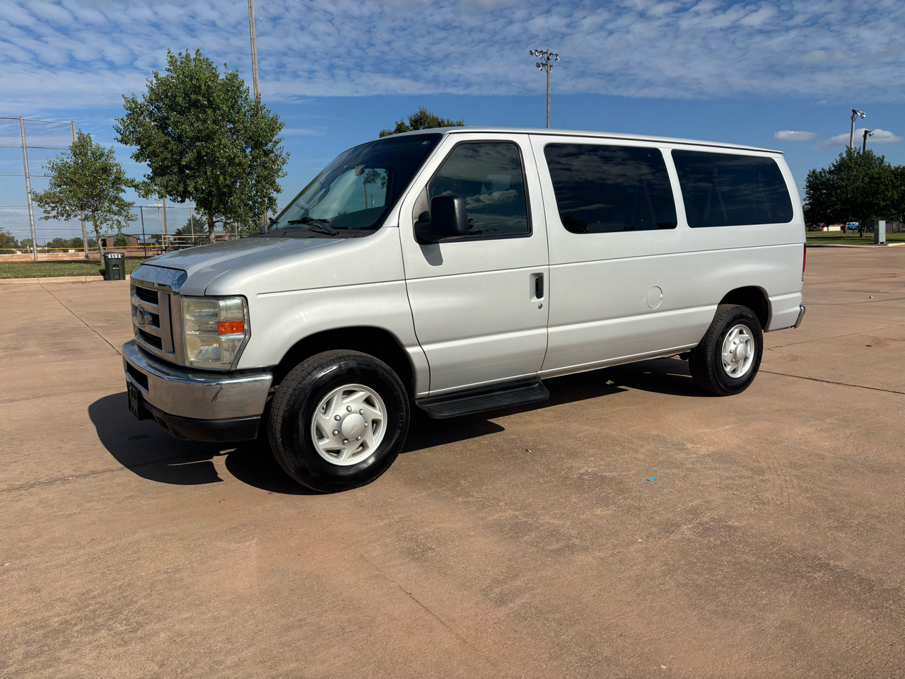 2008 Ford E-350 photo 2