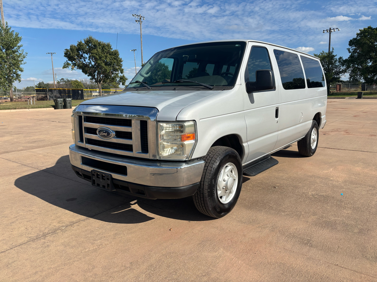 2008 Ford E-350 photo 3
