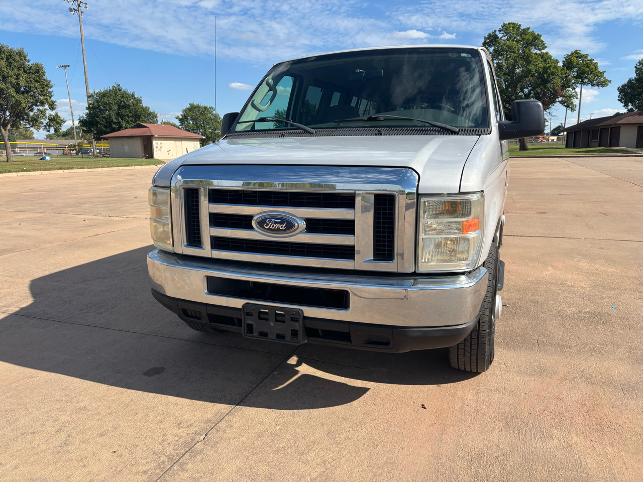 2008 Ford E-350 photo 4