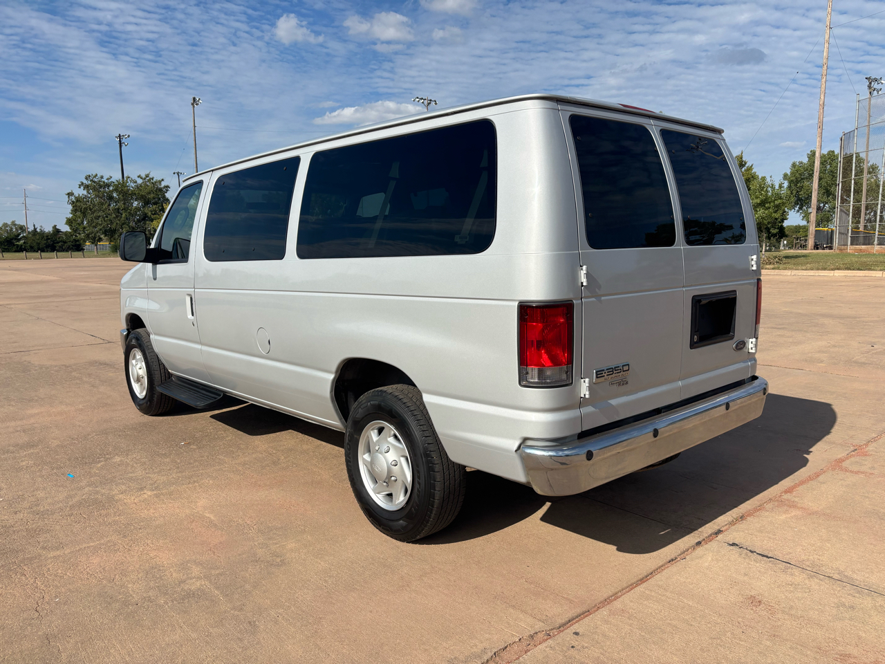 2008 Ford E-350 photo 6