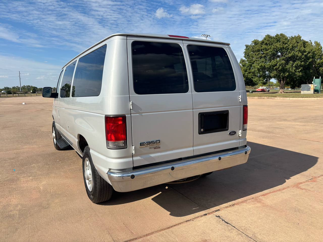 2008 Ford E-350 photo 7