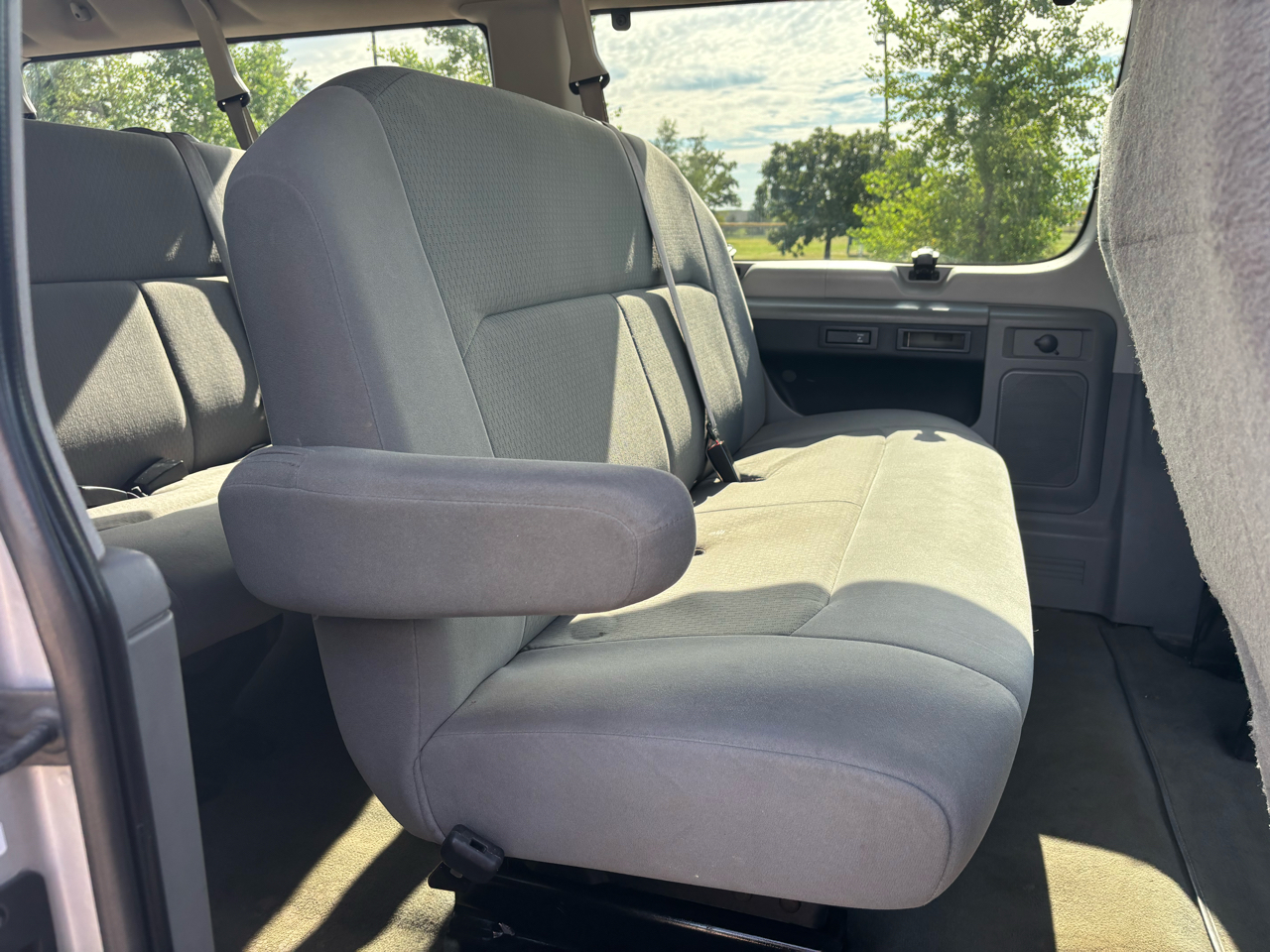 2008 Ford E-350 photo 9