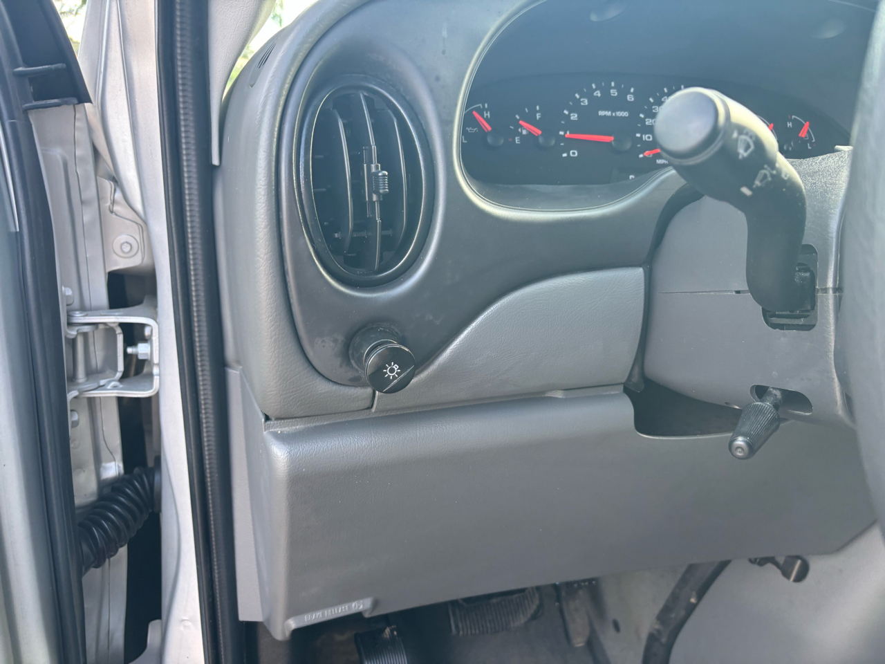 2008 Ford E-350 photo 13