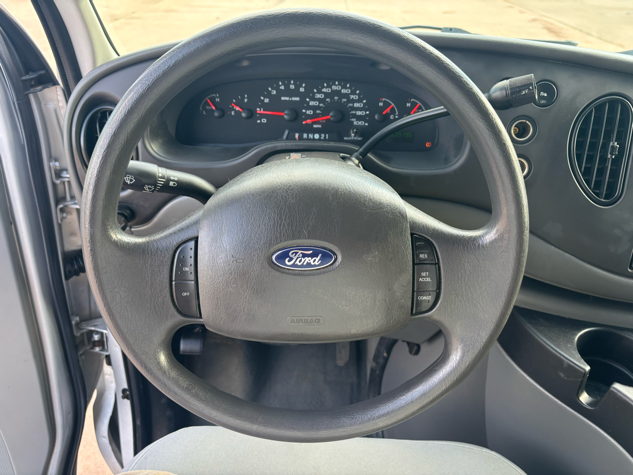 2008 Ford E-350 photo 15