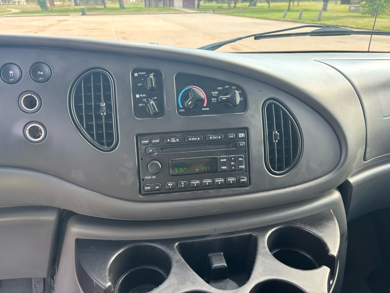 2008 Ford E-350 photo 16