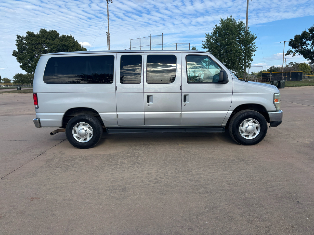 2008 Ford E-350 photo 22