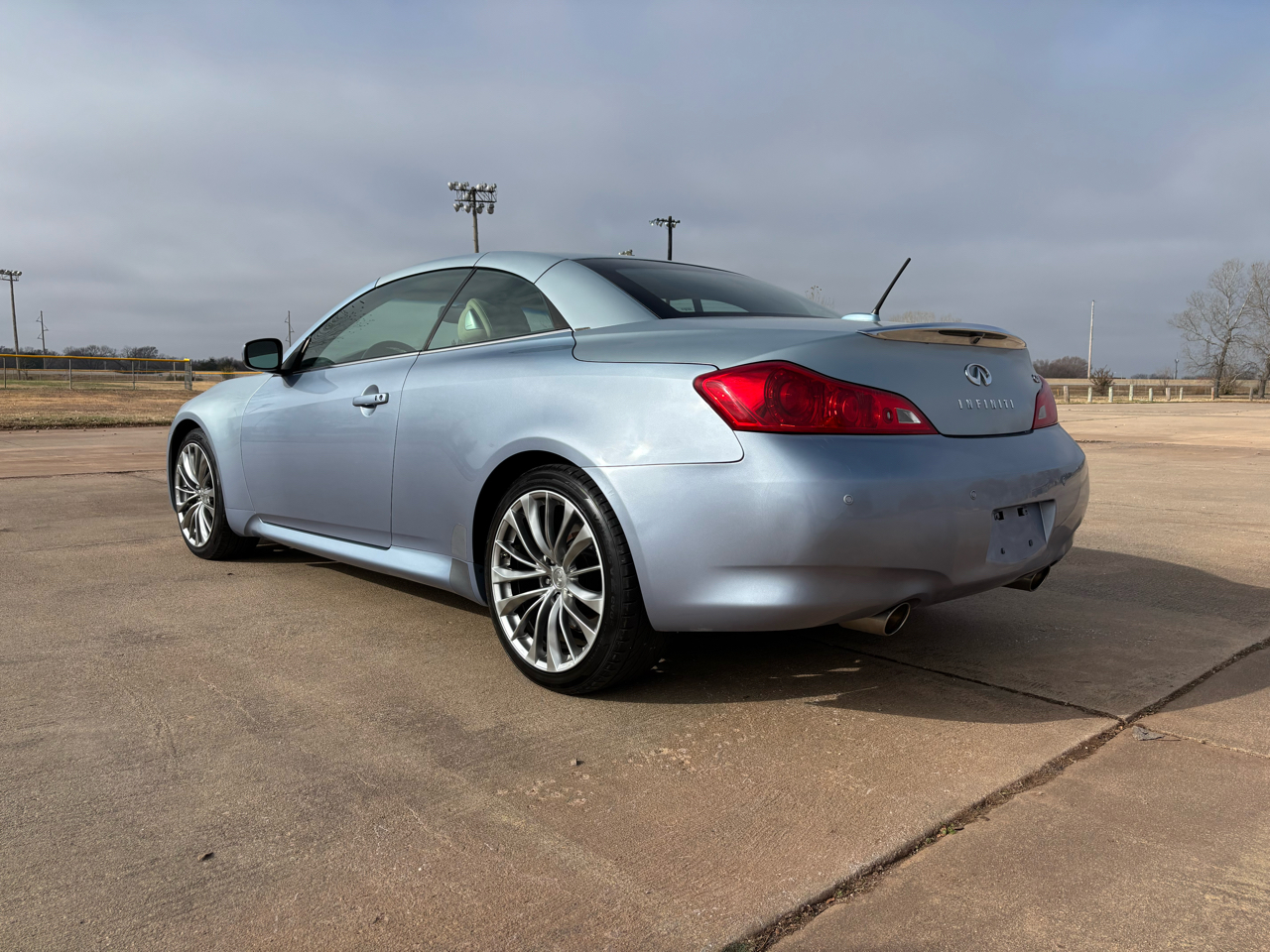 Infiniti G37 Convertible 2dr Base 2011