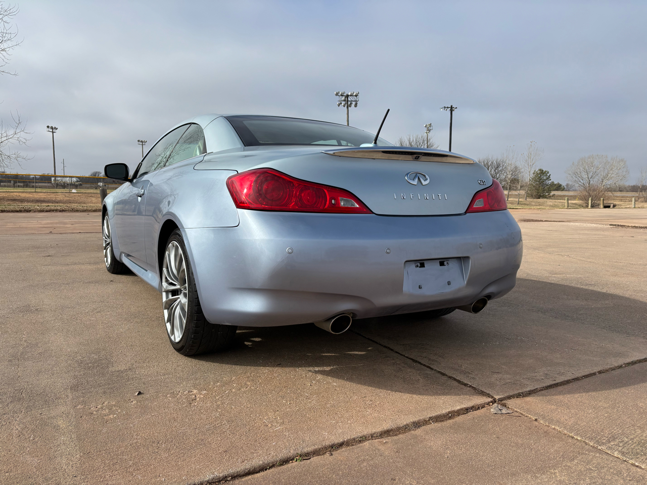 Infiniti G37 Convertible 2dr Base 2011