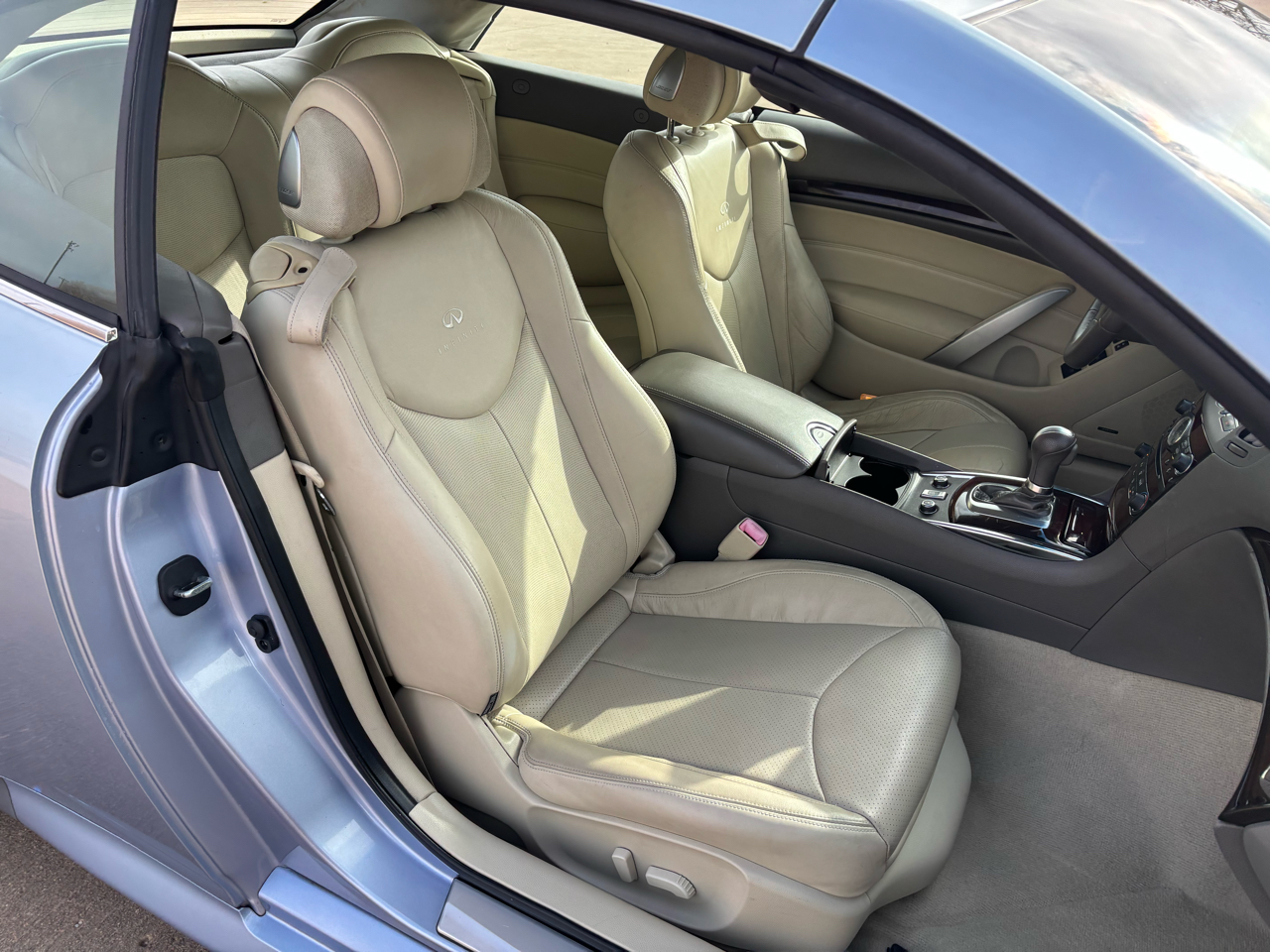 Infiniti G37 Convertible 2dr Base 2011