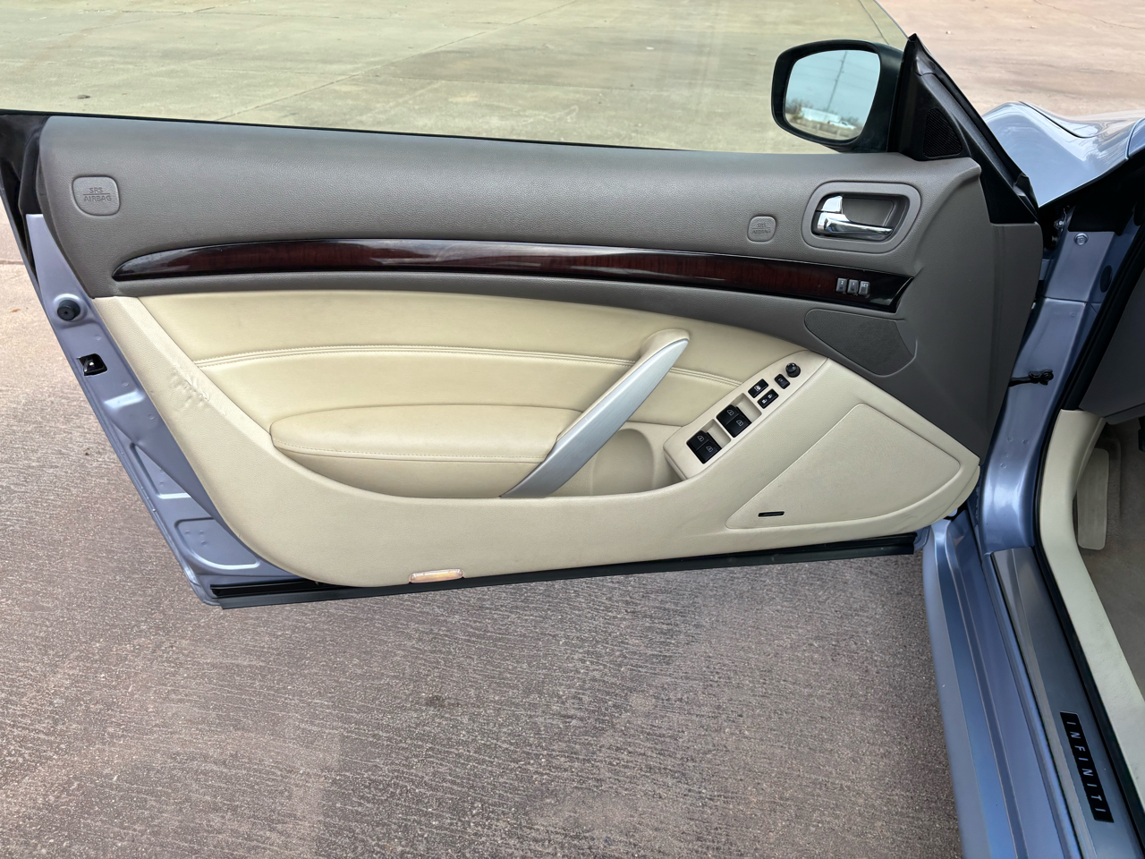 Infiniti G37 Convertible 2dr Base 2011