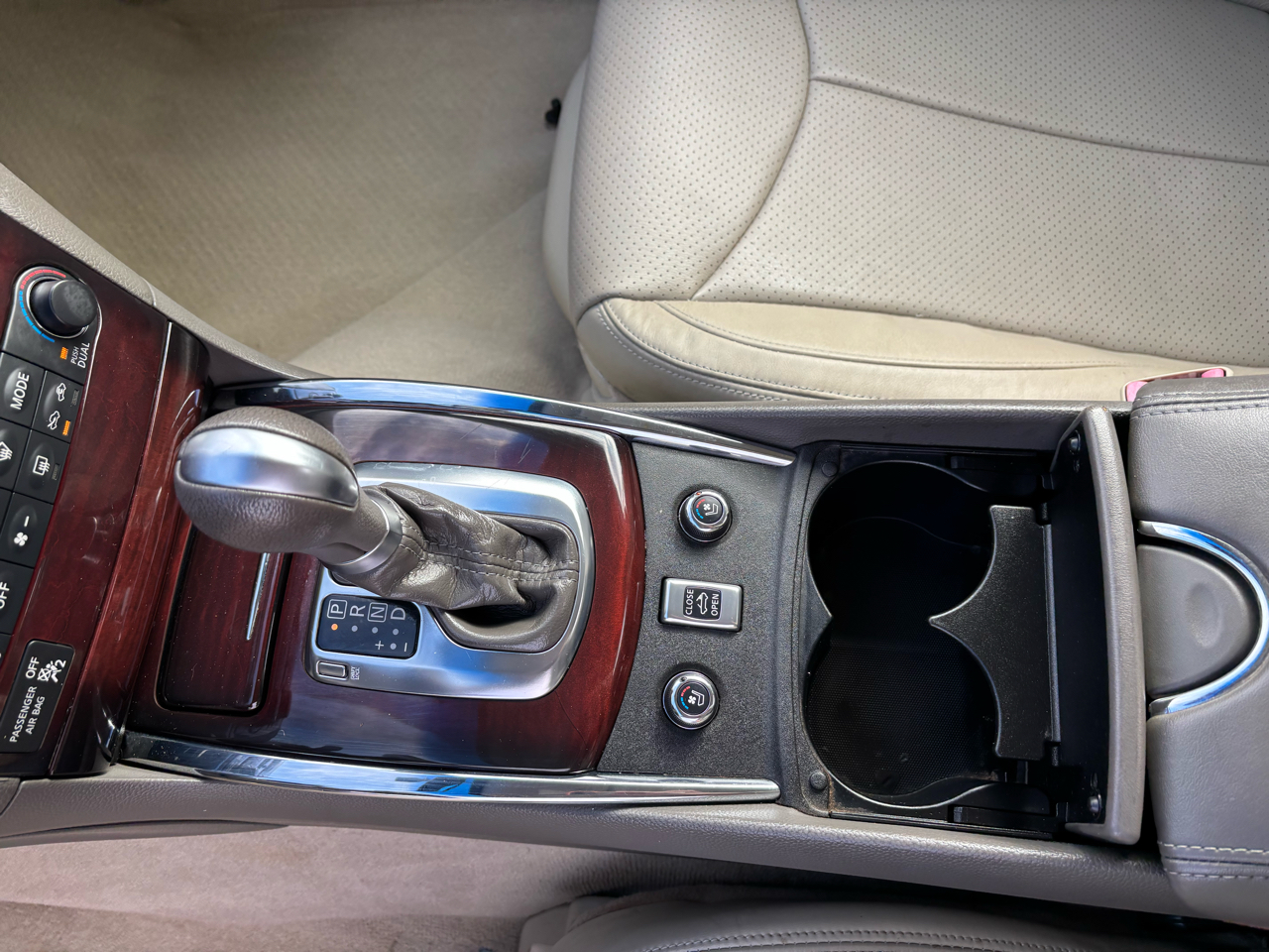 Infiniti G37 Convertible 2dr Base 2011