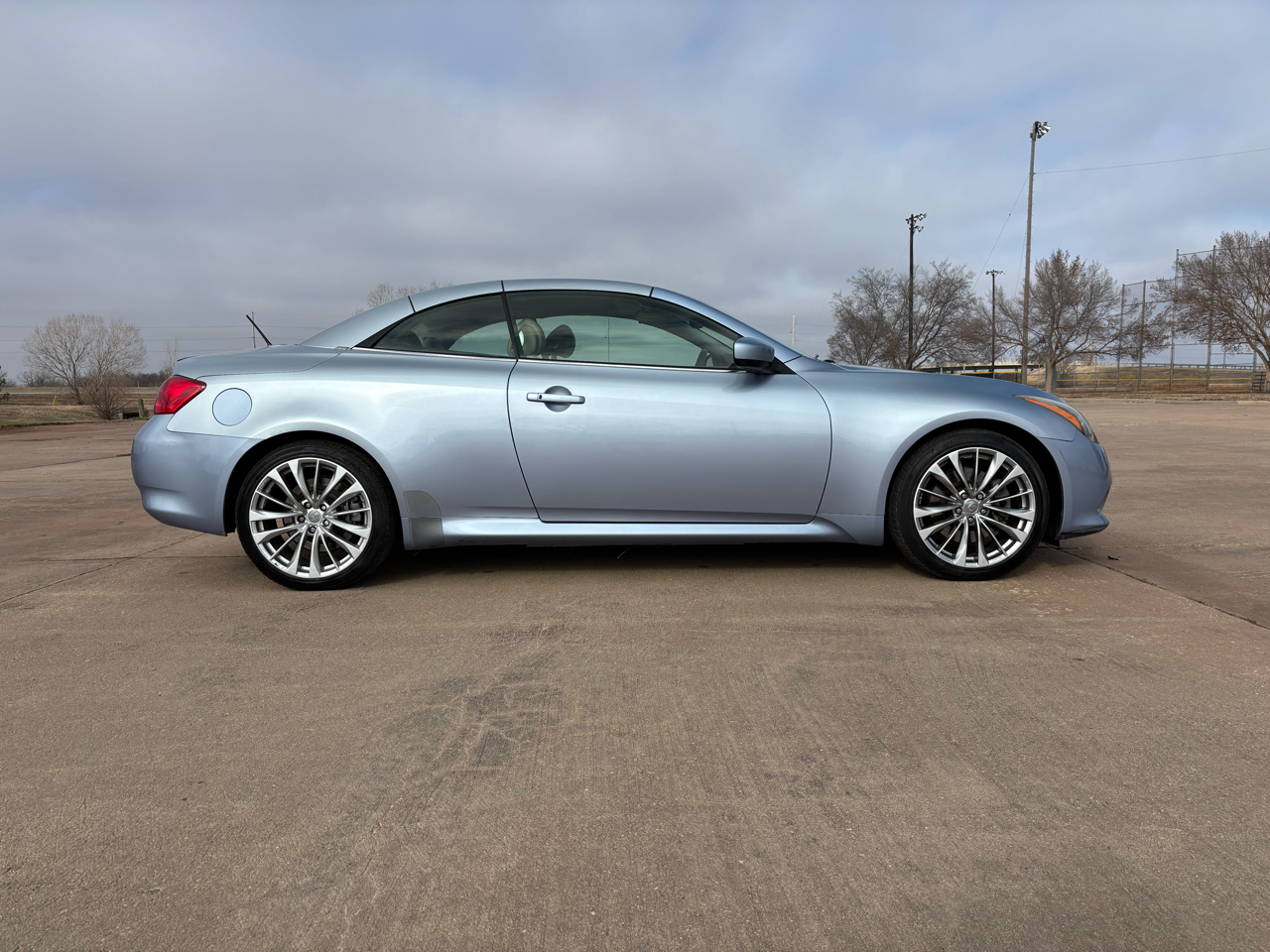 Infiniti G37 Convertible 2dr Base 2011