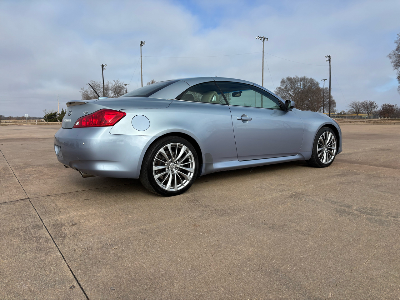 Infiniti G37 Convertible 2dr Base 2011