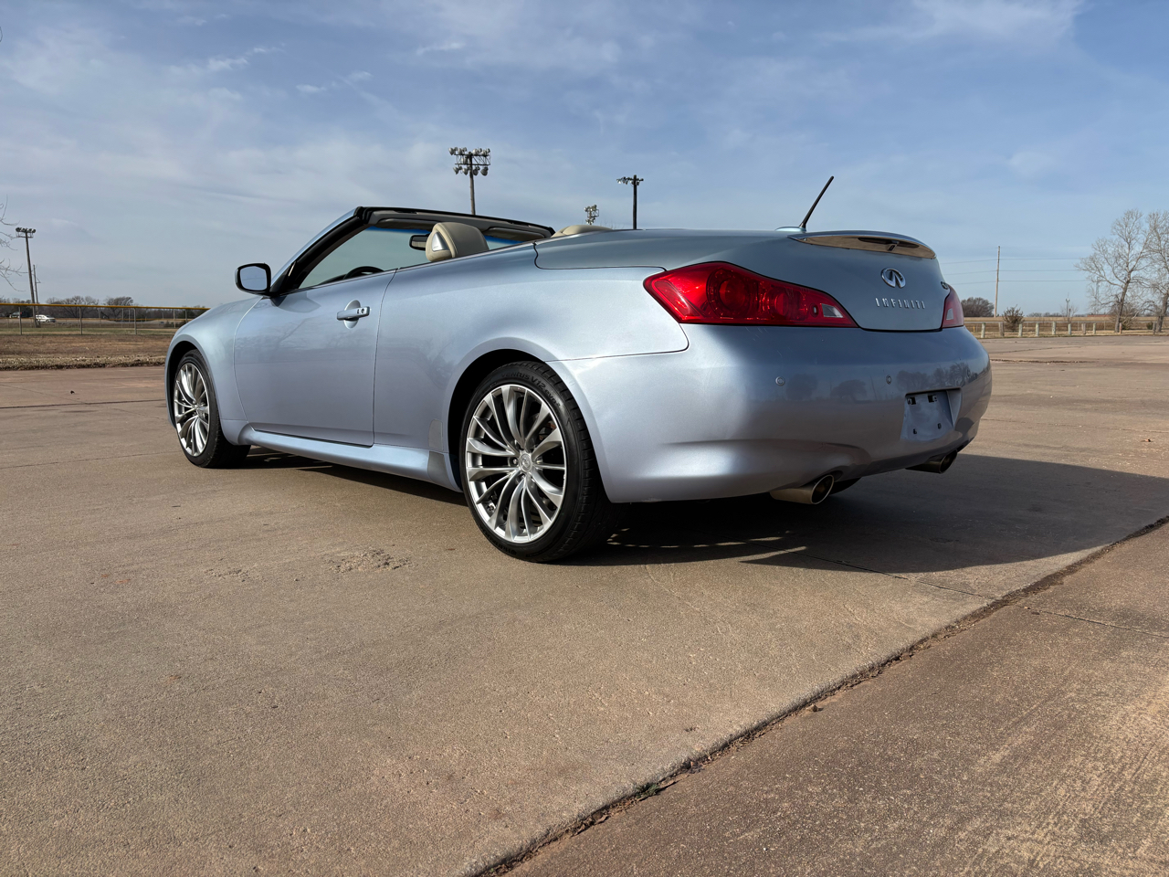Infiniti G37 Convertible 2dr Base 2011