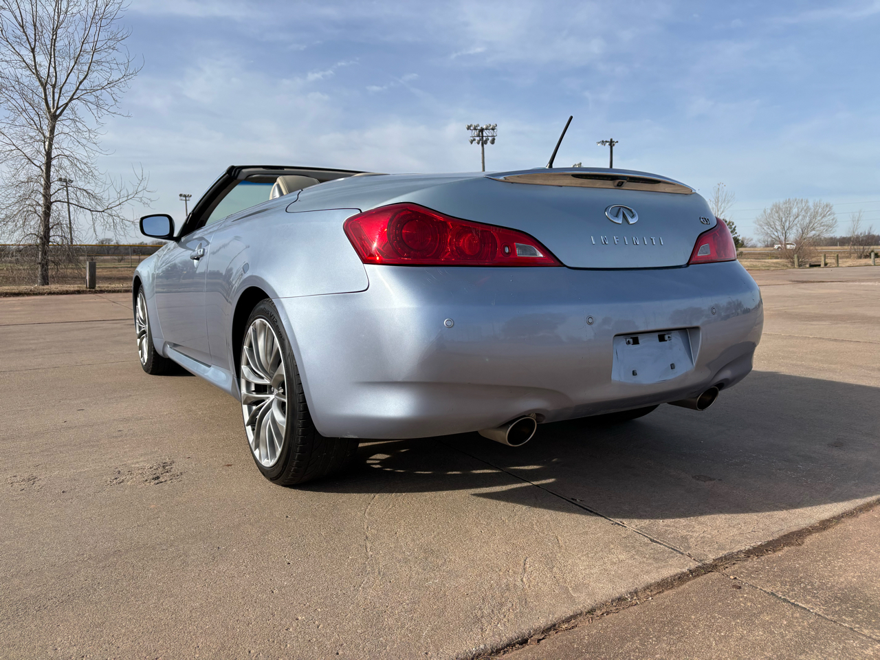 Infiniti G37 Convertible 2dr Base 2011