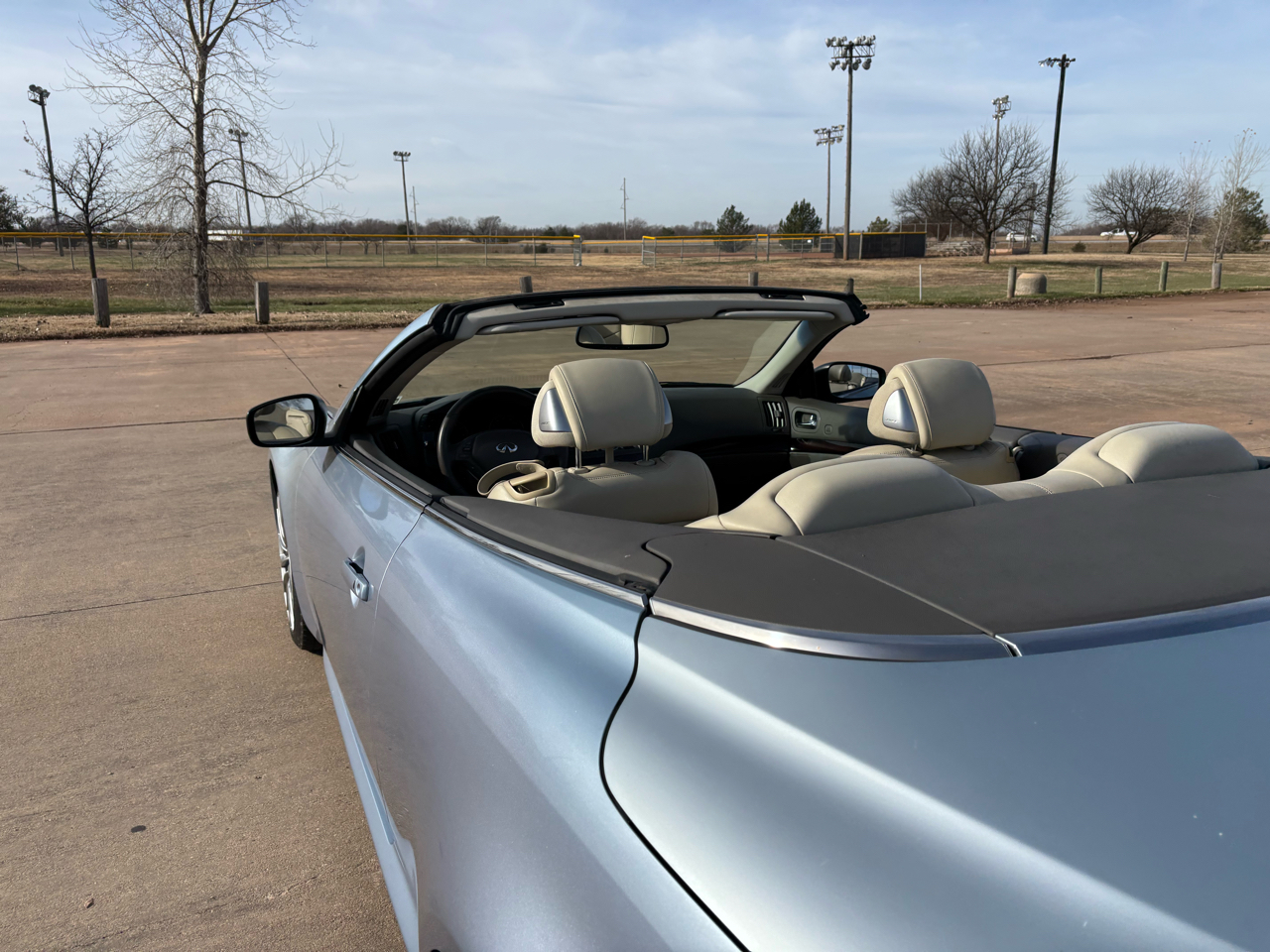 Infiniti G37 Convertible 2dr Base 2011