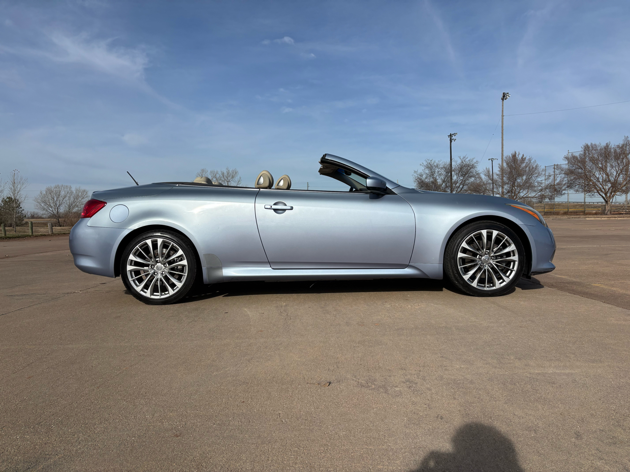 Infiniti G37 Convertible 2dr Base 2011