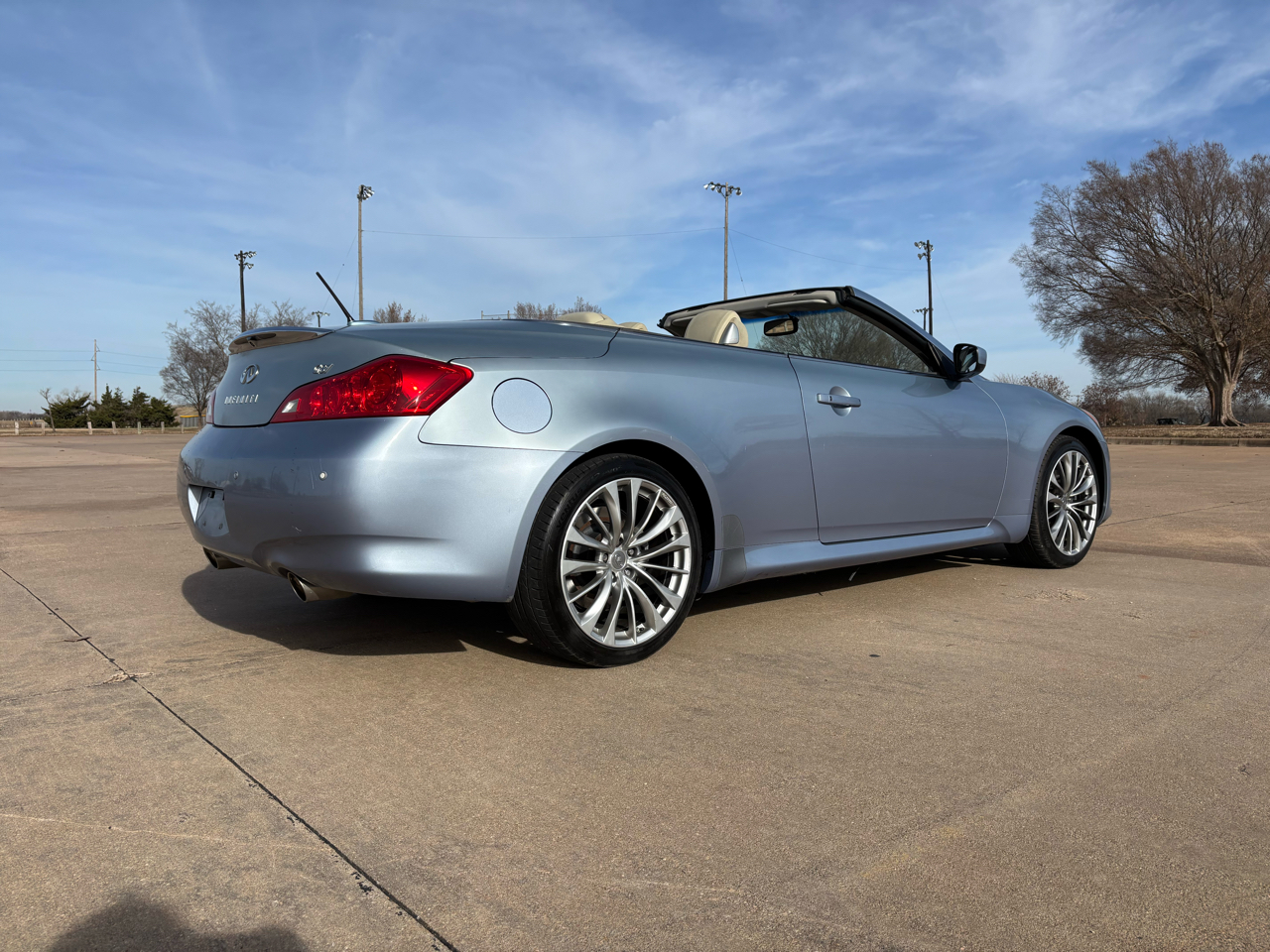 Infiniti G37 Convertible 2dr Base 2011