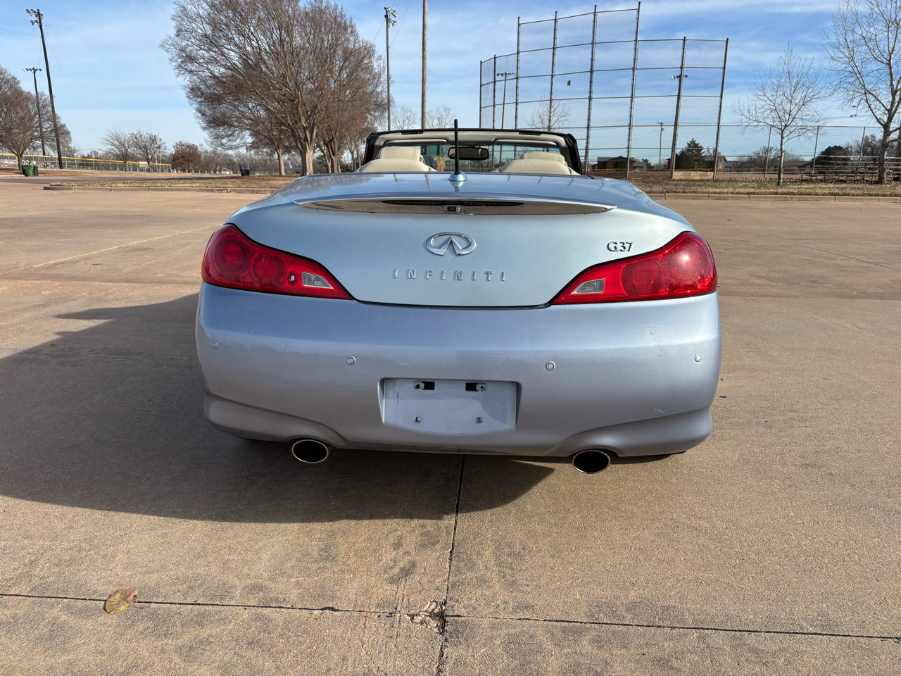 Infiniti G37 Convertible 2dr Base 2011