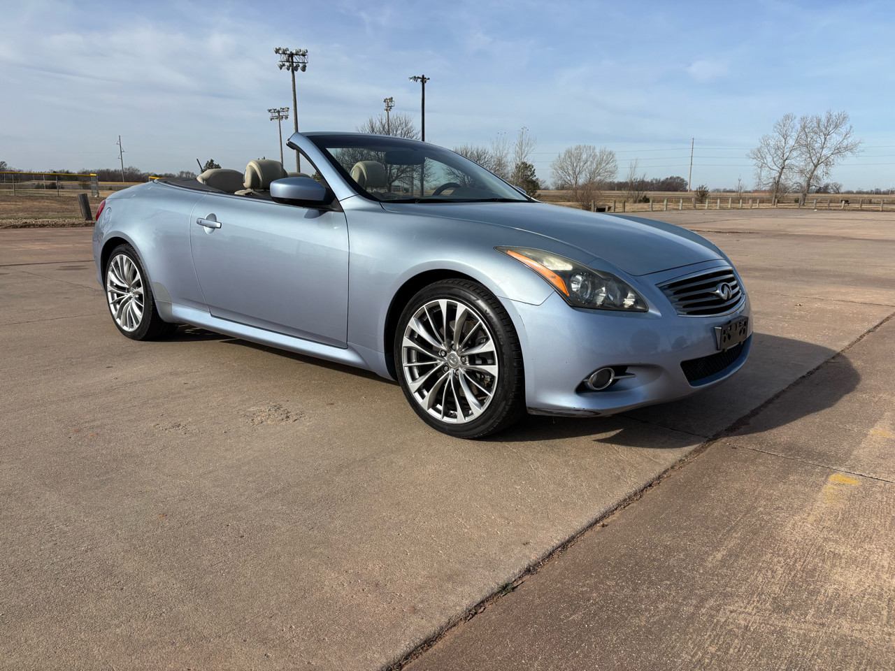 Infiniti G37 Convertible 2dr Base 2011