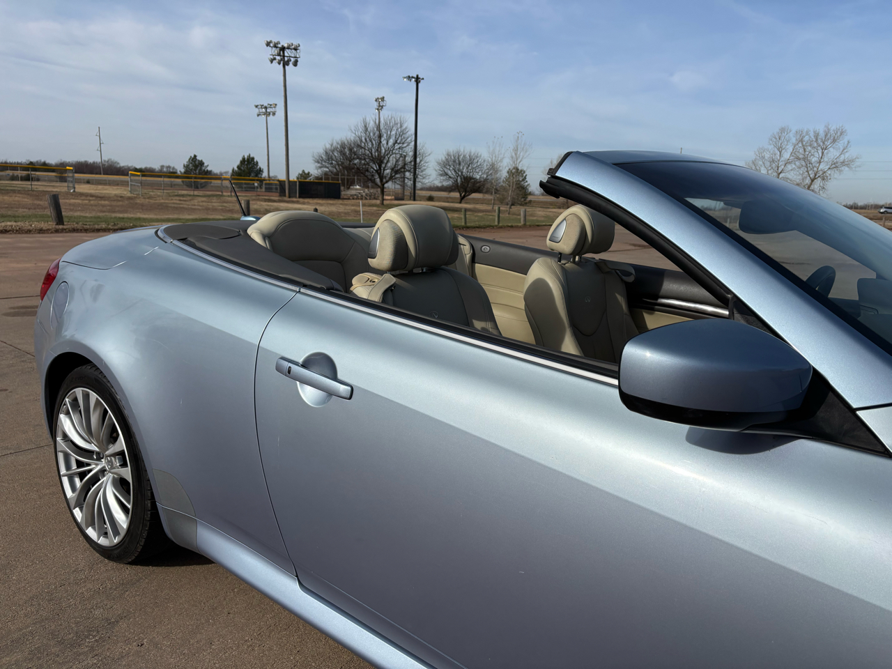 Infiniti G37 Convertible 2dr Base 2011