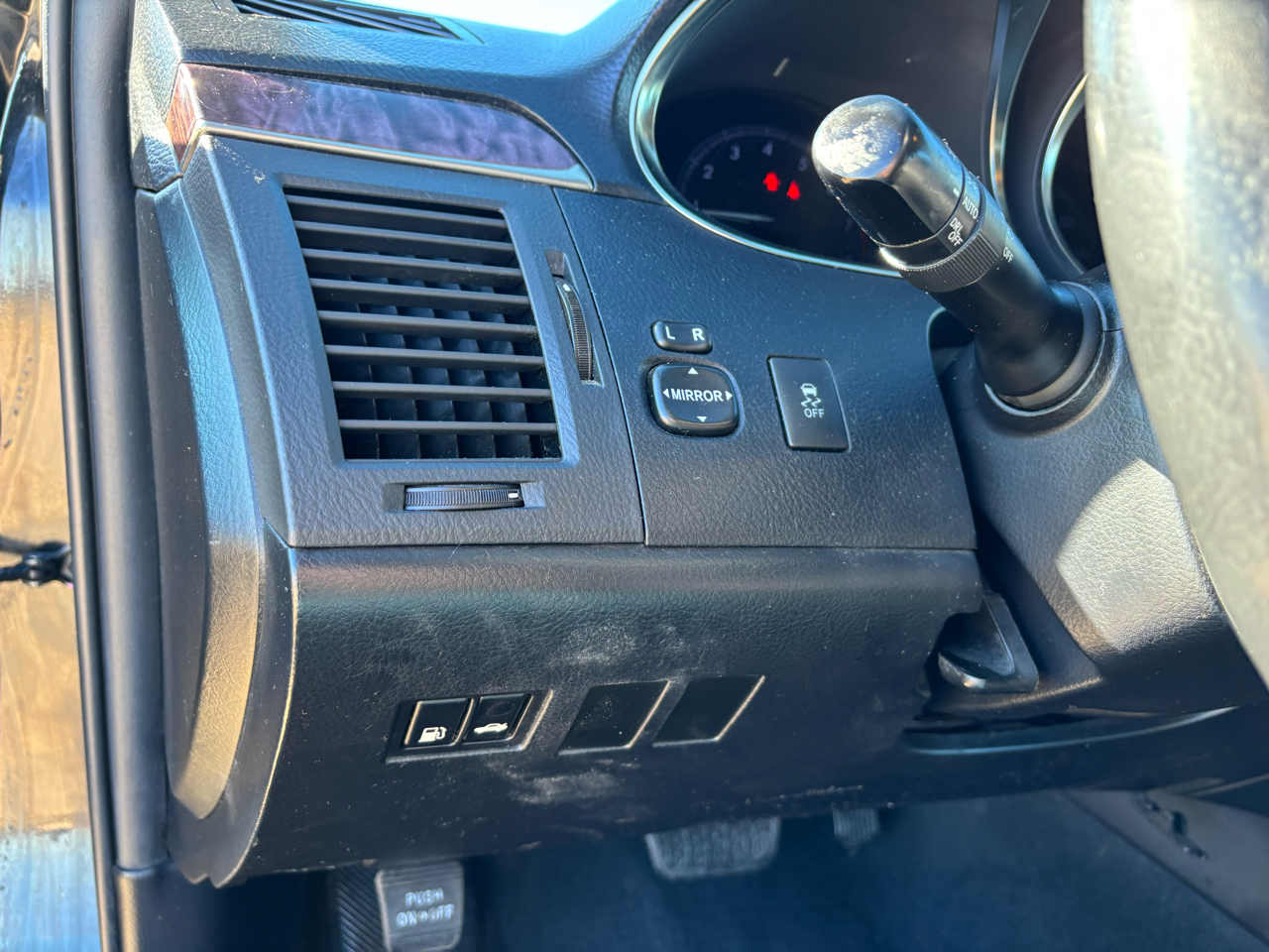 Toyota Avalon 4dr Sdn (Natl) 2012