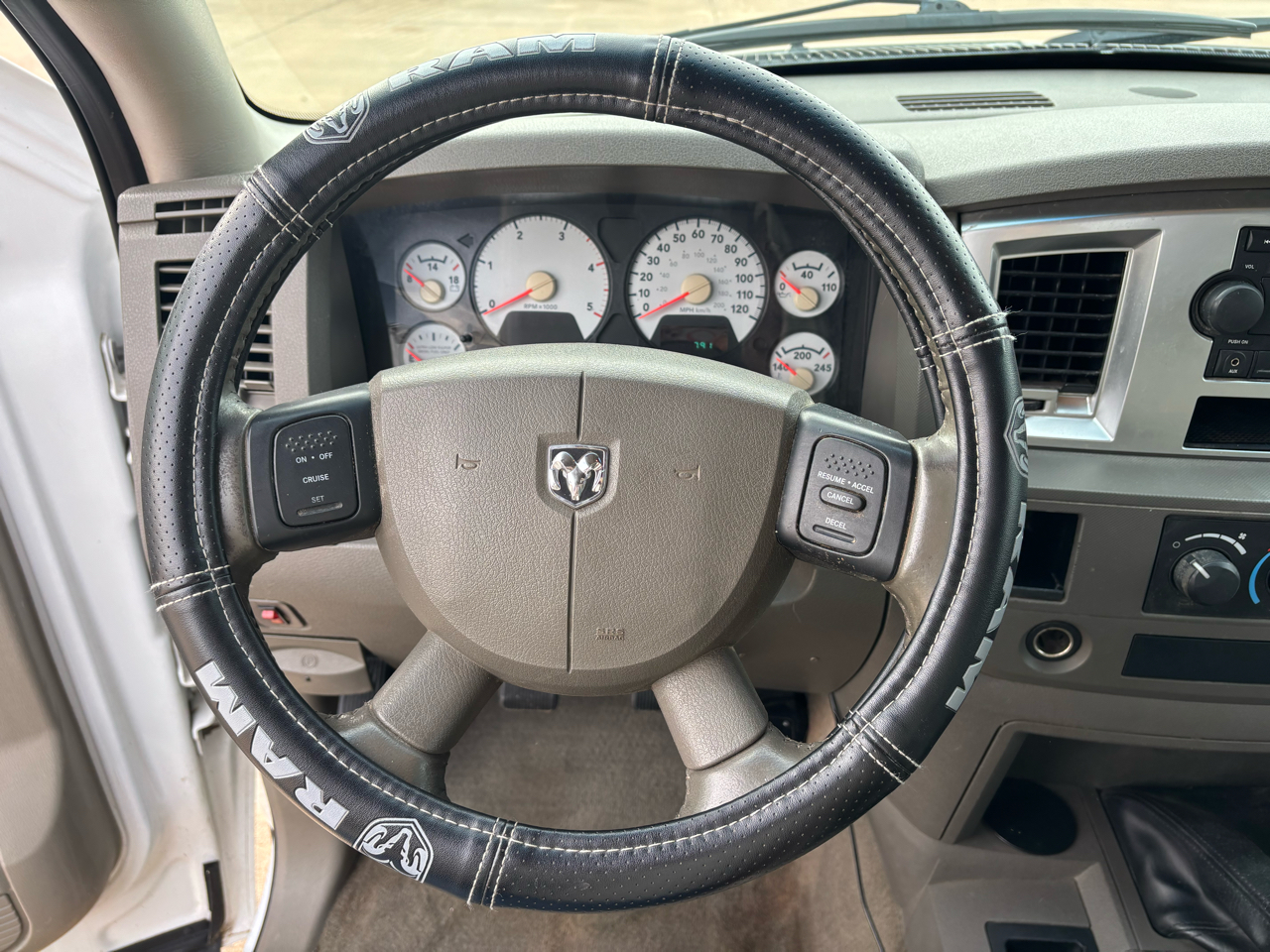 Dodge Ram 2500 2WD Quad Cab 140.5" SLT 2007