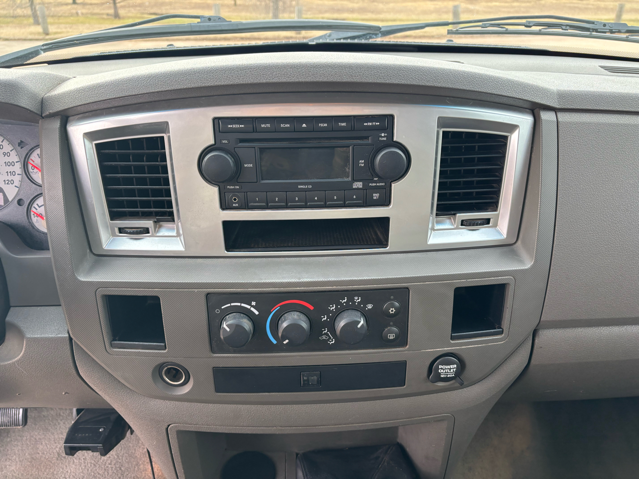 Dodge Ram 2500 2WD Quad Cab 140.5" SLT 2007