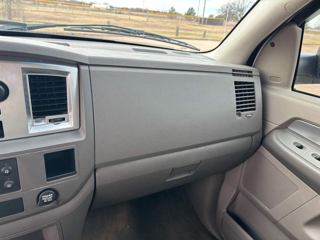 Dodge Ram 2500 2WD Quad Cab 140.5" SLT 2007